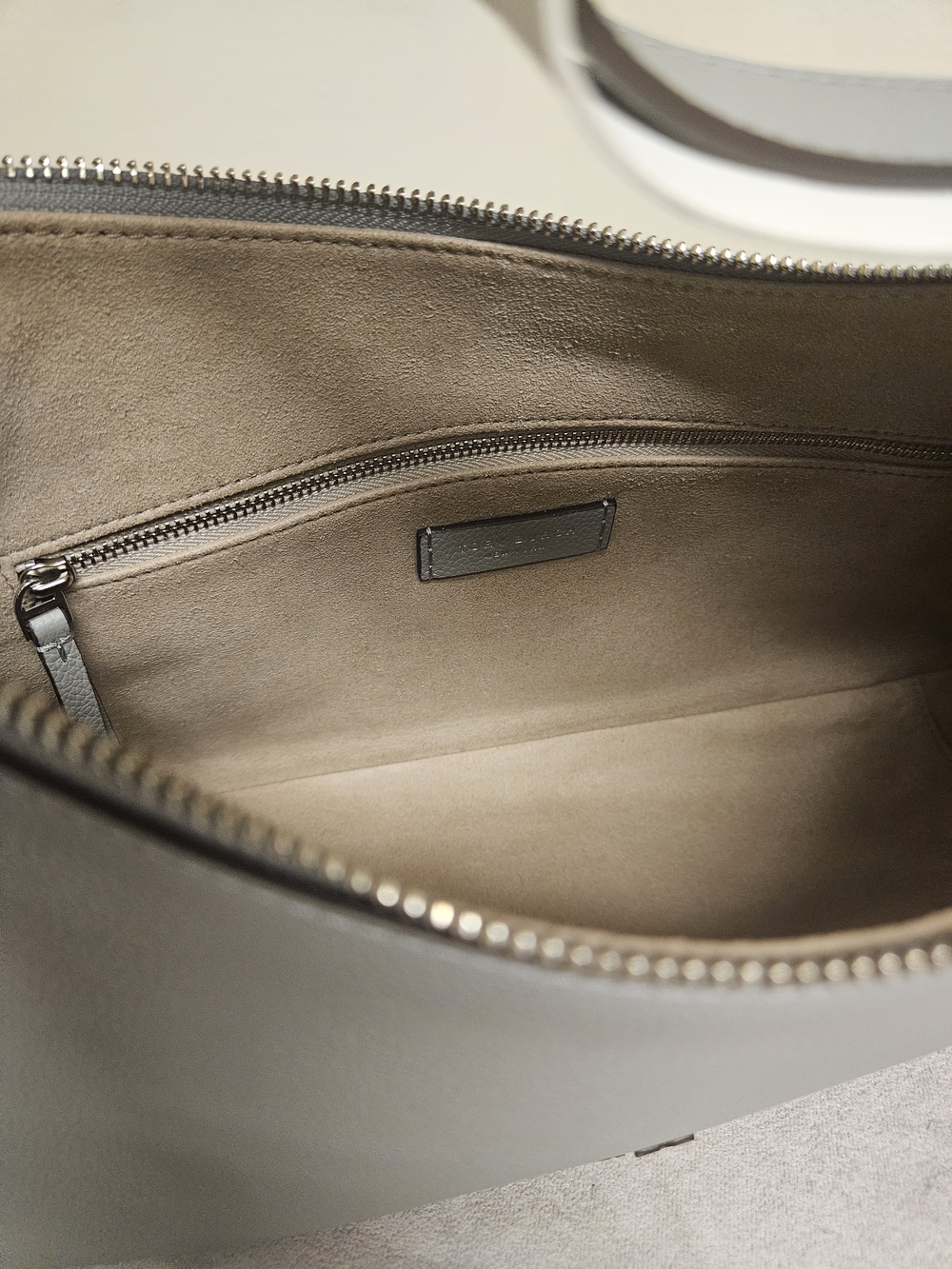 Tory Burch Light Grey Pebbled Leather Shoulder Bag - Picture 12 of 12